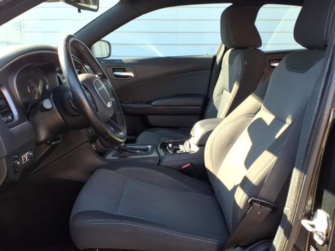 Used 2016 Dodge Charger SE w/ Power Sunroof Group image 9