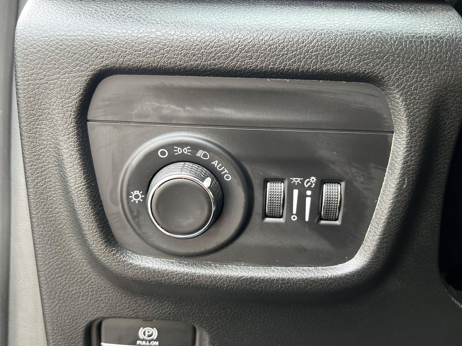 Used 2024 Jeep Grand Cherokee L Laredo w/ Luxury Tech Group I AWD/4WD image 35