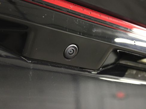 Used 2022 Ford F150 Lightning Lariat image 12