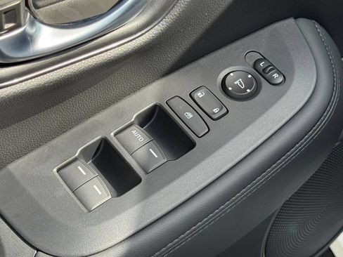 Used 2025 Honda HR-V LX image 9