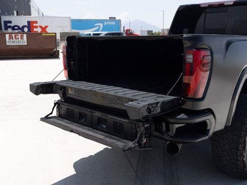 Used 2024 GMC Sierra 3500 Denali Ultimate AWD/4WD image 29