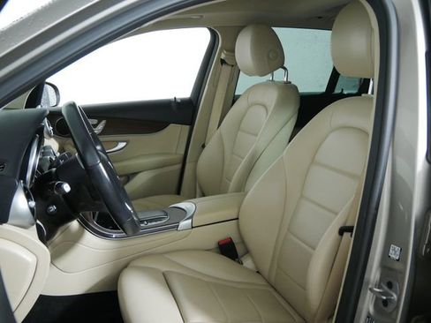 Used 2022 Mercedes-Benz GLC 300 4MATIC image 23