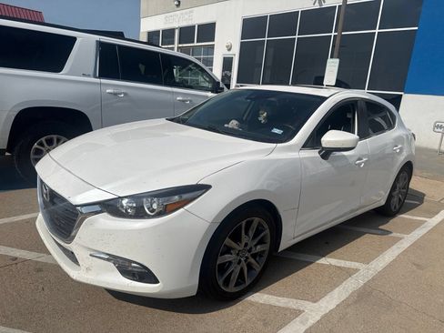 Used 2018 MAZDA MAZDA3 Touring FWD image 1