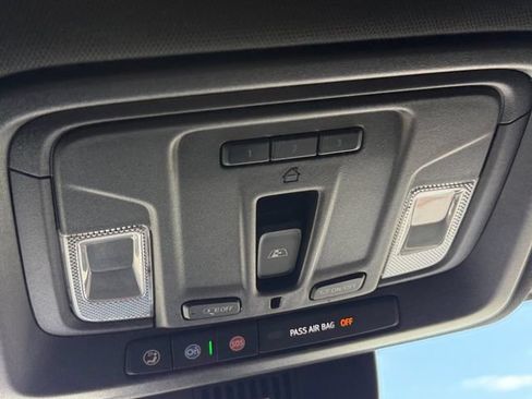 Used 2024 GMC Sierra 1500 AT4 w/ Technology Package AWD/4WD image 8