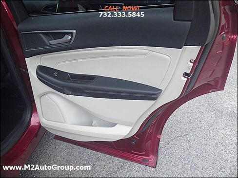 Used 2018 Ford Edge Titanium w/ Technology Package image 18