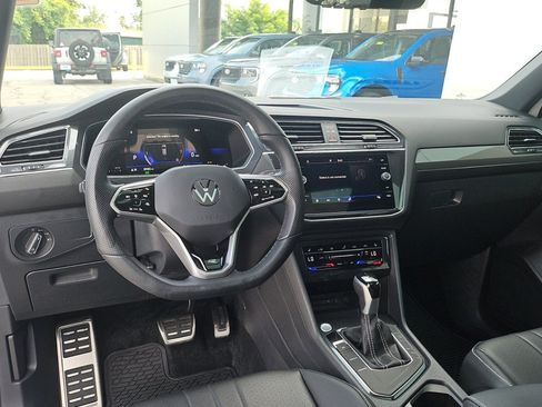 Used 2024 Volkswagen Tiguan SE R-Line FWD image 15