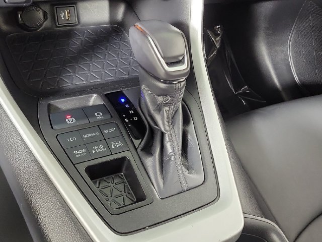 Used 2023 Toyota RAV4 XLE Premium AWD/4WD image 31