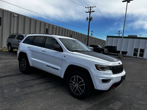 Used 2017 Jeep Grand Cherokee Trailhawk w/ Trailhawk Luxury Group image 6