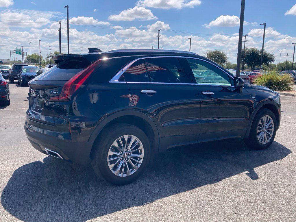 Used 2025 Cadillac XT4 Premium Luxury FWD image 5