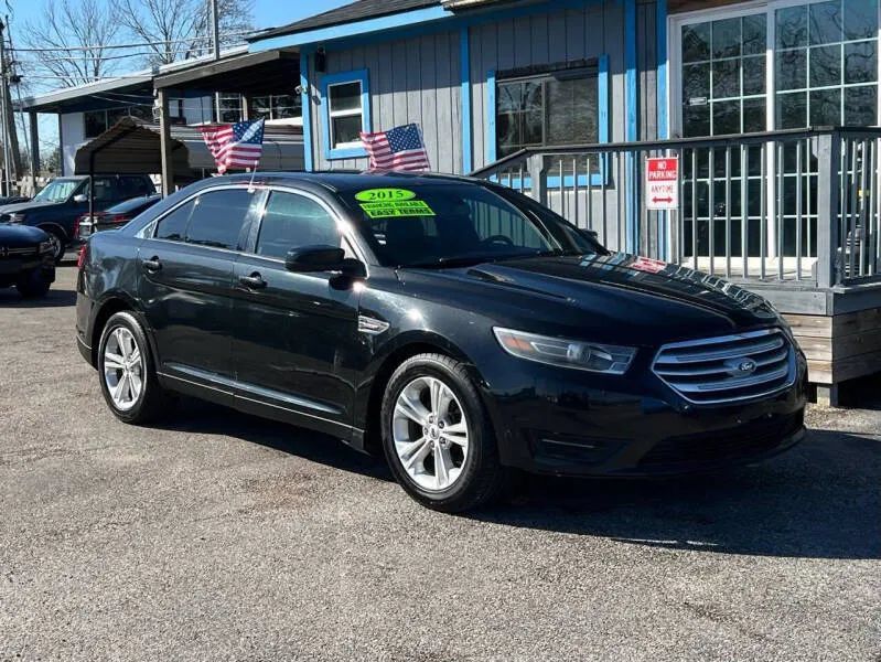 Used 2015 Ford Taurus SEL FWD image 4