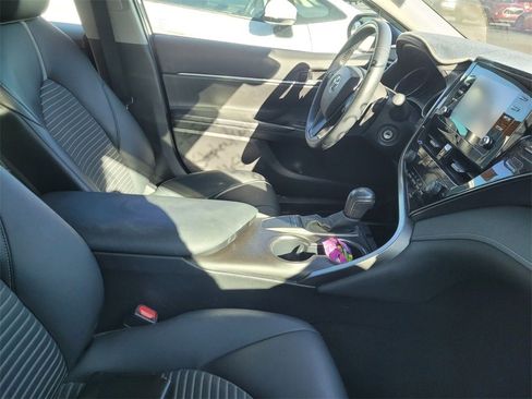 Used 2022 Toyota Camry SE image 9