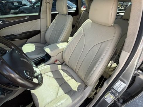 Used 2017 Lincoln MKC Reserve w/ Lincoln MKC Climate Package AWD/4WD image 10