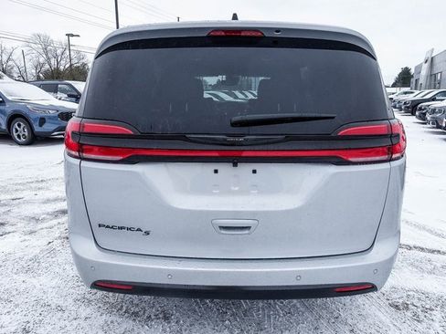New 2026 Chrysler Pacifica Select image 11