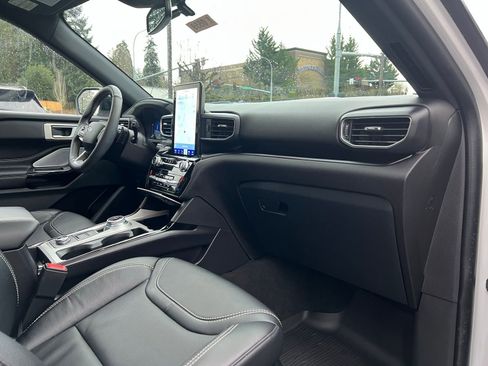 Used 2024 Ford Explorer ST w/ Technology Package image 17
