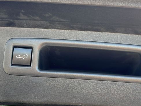 Used 2023 Toyota Highlander LE FWD image 33
