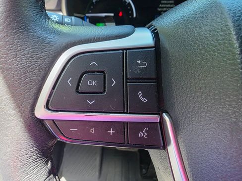 Used 2021 Toyota Sienna XLE FWD image 19