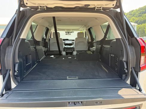 Used 2025 Ford Expedition Max Platinum w/ Driver's Package AWD/4WD image 17