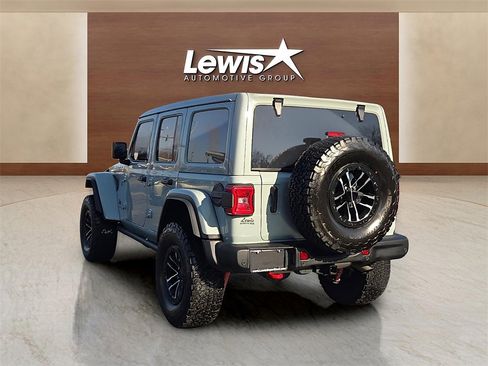 Used 2024 Jeep Wrangler Unlimited Rubicon image 3