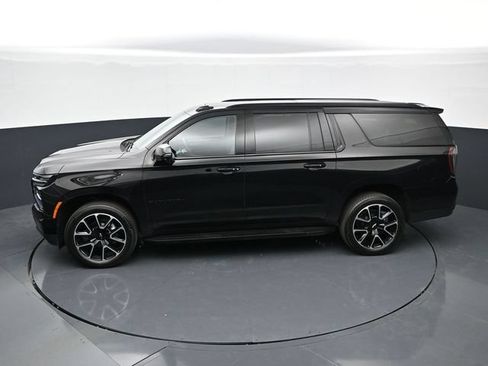 Used 2025 Chevrolet Suburban RST w/ Comfort Package AWD/4WD image 34