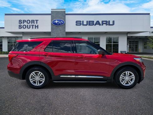 Used 2023 Ford Explorer XLT w/ Equipment Group 202A RWD image 2