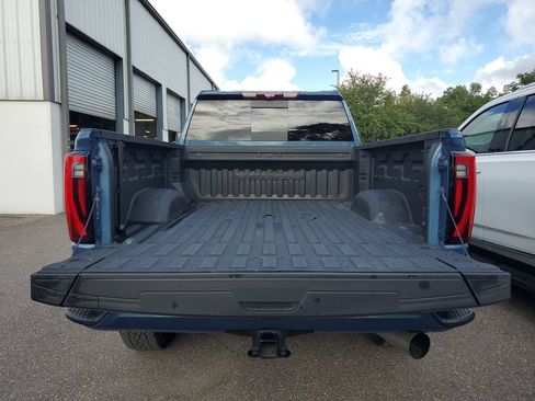 Used 2024 GMC Sierra 2500 Denali Ultimate AWD/4WD image 9