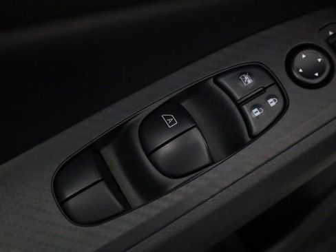 Used 2025 Nissan Altima 2.5 SV image 14