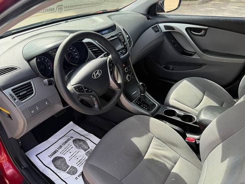 Used 2014 Hyundai Elantra SE w/ Option Group 02 FWD image 10