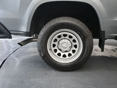 Used 2024 Chevrolet Colorado W/T image 9