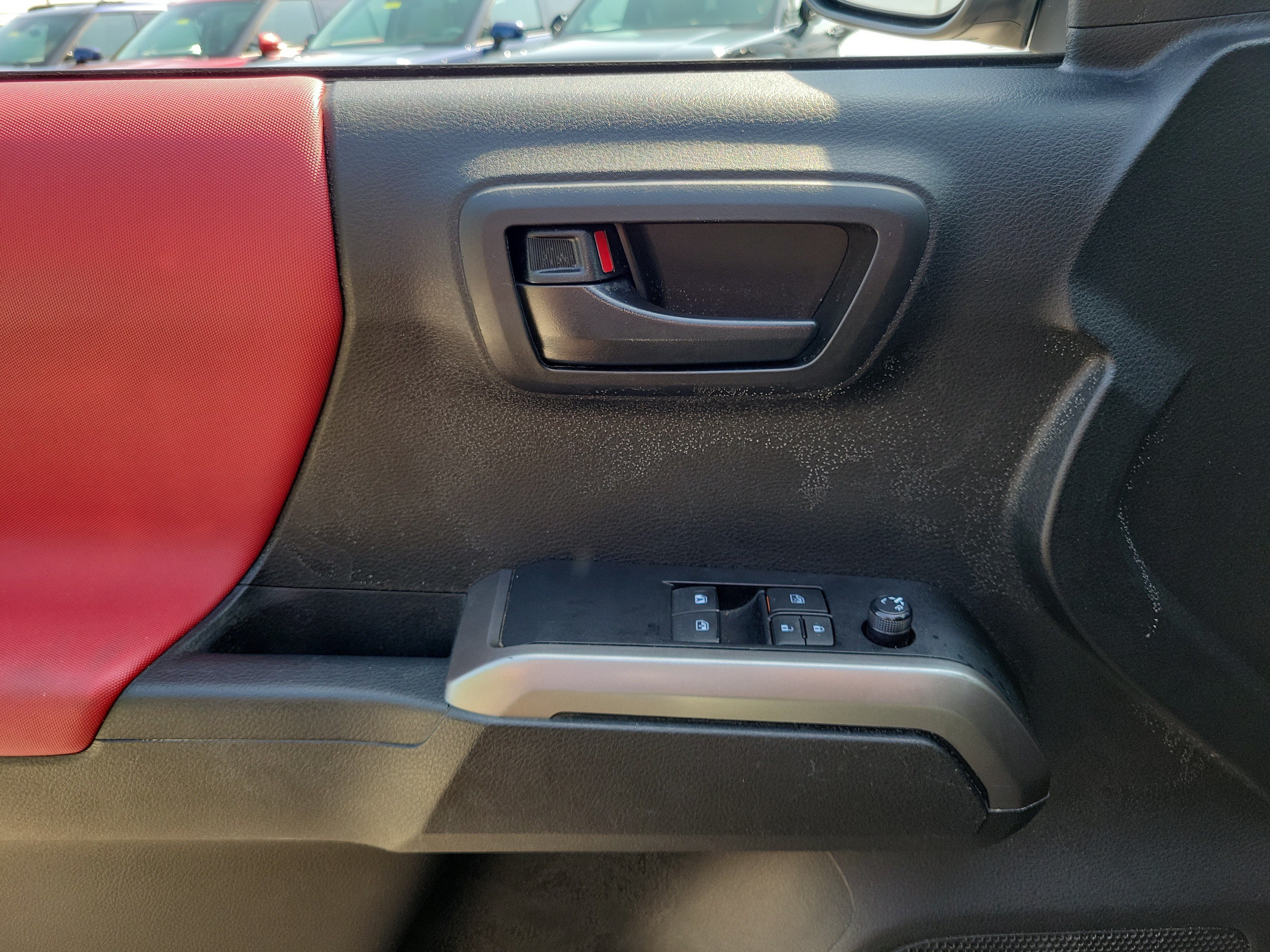 Used 2022 Toyota Tacoma SR5 w/ SR5 Appearance Package (SM) AWD/4WD image 11