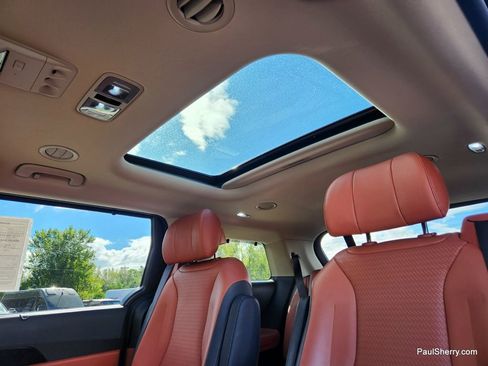 Used 2023 Kia Carnival SX Prestige image 9