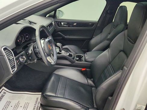 Used 2023 Porsche Cayenne Platinum Edition image 18