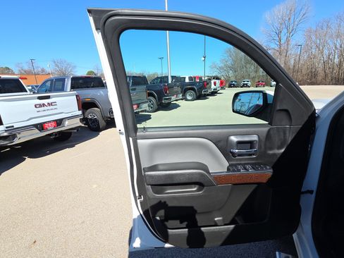 Used 2015 GMC Sierra 1500 SLE w/ SLE Value Package image 13