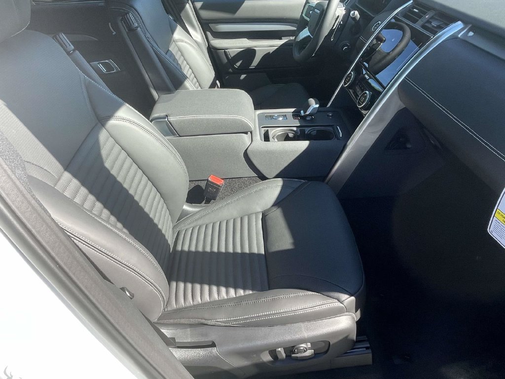 New 2026 Land Rover Discovery Limited Edition AWD/4WD image 14
