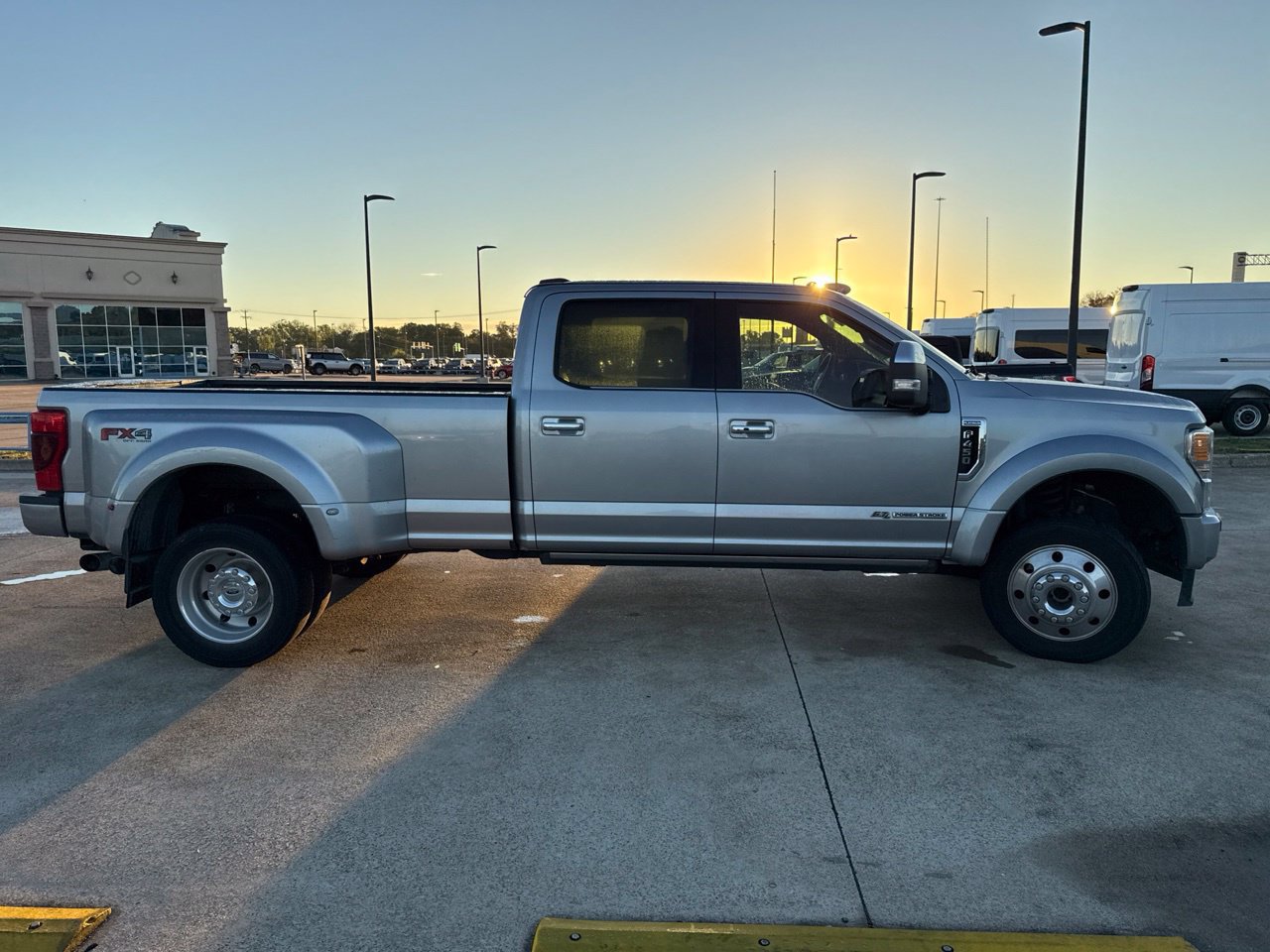 Used 2020 Ford F450 Platinum w/ FX4 Off-Road Package AWD/4WD image 17