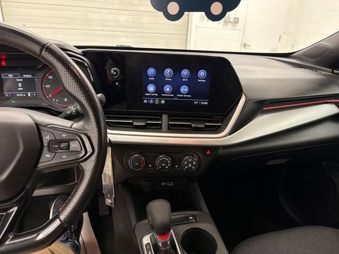 Certified 2024 Chevrolet Trax RS FWD image 18