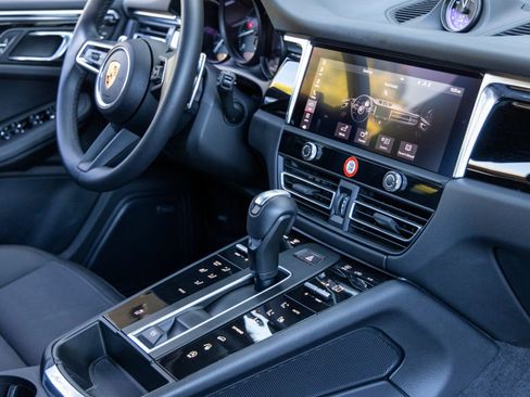 Certified 2025 Porsche Macan AWD/4WD image 54