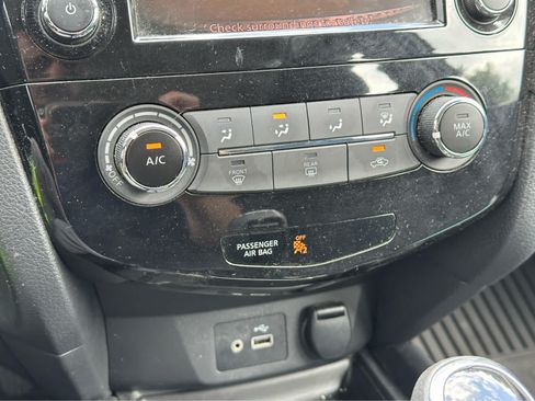 Used 2018 Nissan Rogue S AWD/4WD image 15