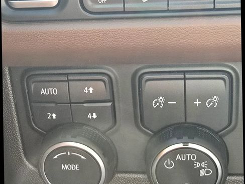 Used 2021 Chevrolet Suburban High Country image 27