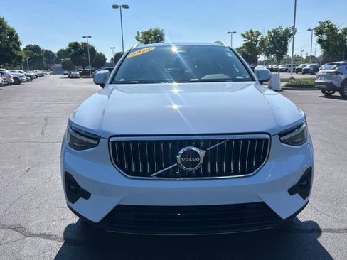 Used 2024 Volvo XC40 B5 Plus w/ Protection Package Premier AWD/4WD image 2