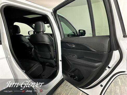 New 2025 Jeep Grand Cherokee Altitude image 19