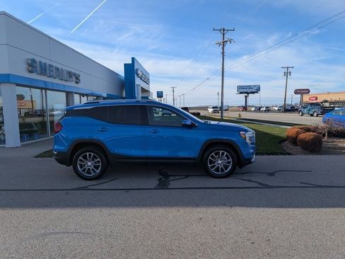 Certified 2024 GMC Terrain SLT image 3