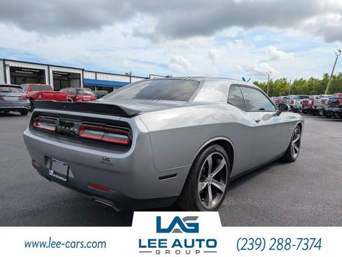 Used 2015 Dodge Challenger R/T RWD image 3