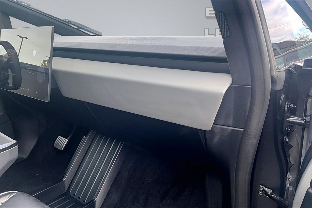 Used 2025 Tesla Cybertruck AWD Crew Cab image 16