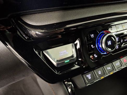 Used 2024 GMC Sierra 2500 AT4 w/ AT4 Premium Plus Package image 17