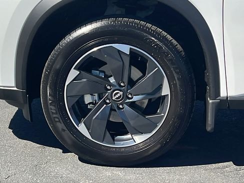Used 2025 Nissan Rogue SV w/ SV Premium Package AWD/4WD image 9