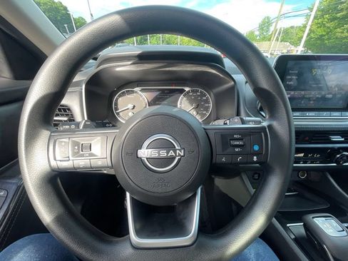 Used 2024 Nissan Rogue SV AWD/4WD image 24
