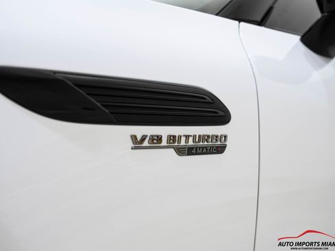 Used 2022 Mercedes-Benz SL 55 AMG 4MATIC w/ Driver Assistance Package image 8