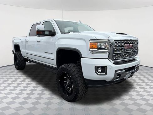 Used 2019 GMC Sierra 2500 Denali w/ Duramax Plus Package image 3