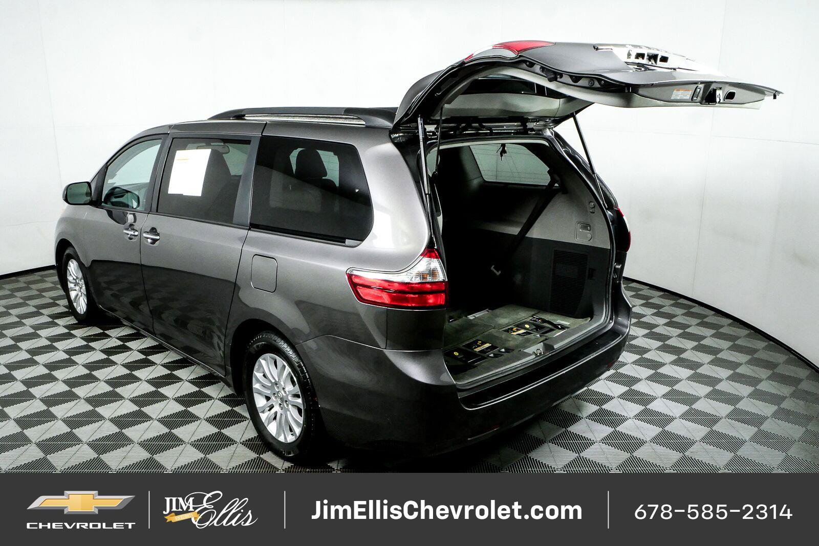Used 2016 Toyota Sienna XLE FWD image 33