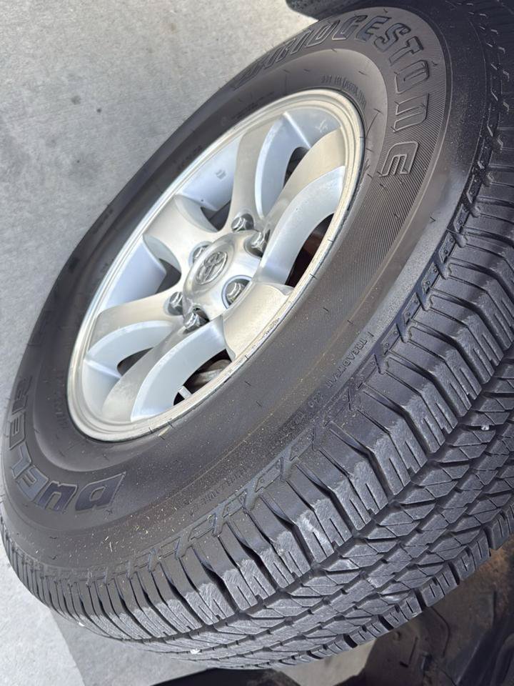 Used 2005 Toyota 4Runner SR5 AWD/4WD image 2